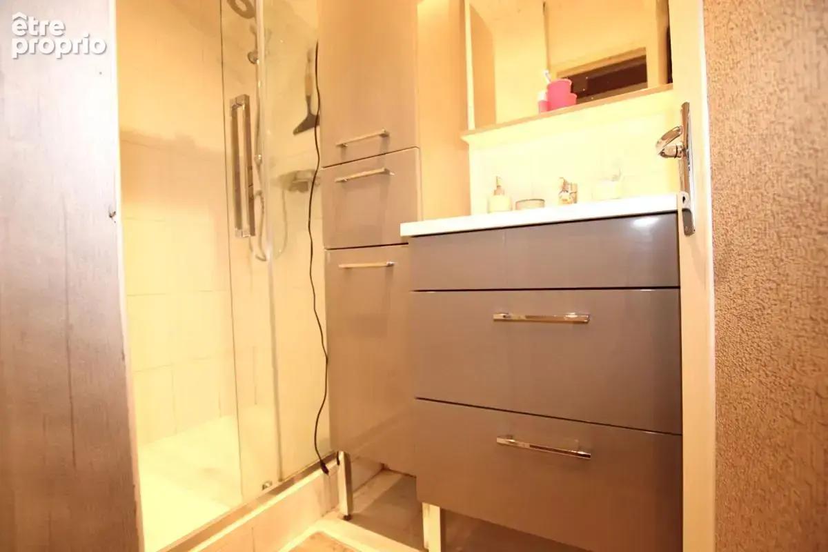Immeuble de rapport - 2 appartements et 2 commerces - photo 10