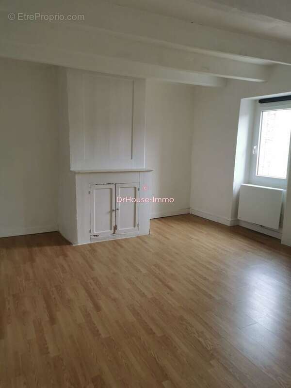 Maison à LA ROCHE-DERRIEN