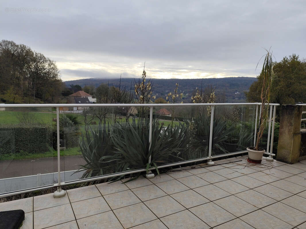 Maison à LISSAC-SUR-COUZE