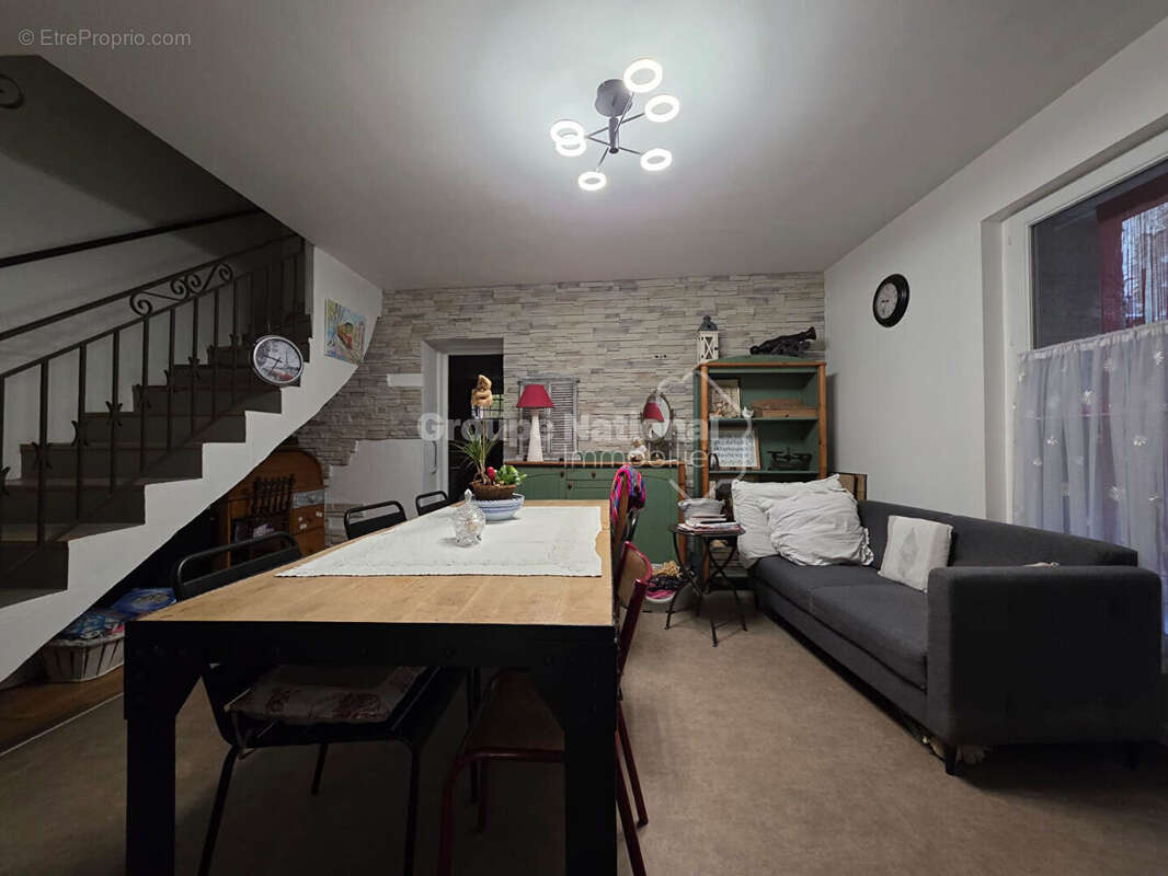 Exclusivité - Maison de ville - Charme et potentiel - photo 5