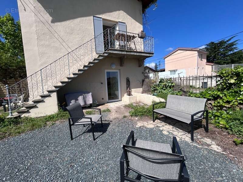 Maison à GREZIEU-LA-VARENNE