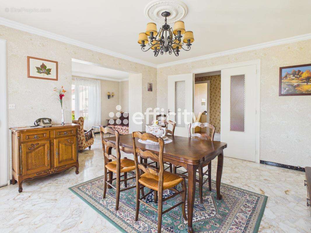 Maison à PERONNAS