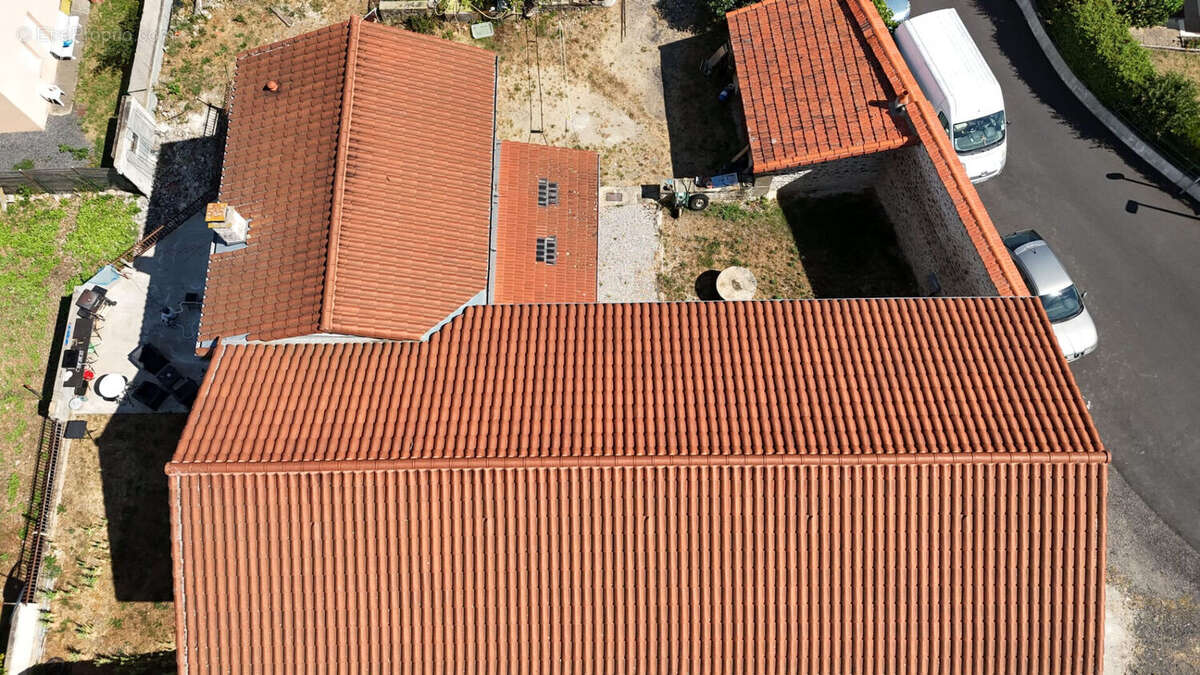 Maison familiale avec grange de 130 m², dépendances et terrain de 1 282 m² - photo 15
