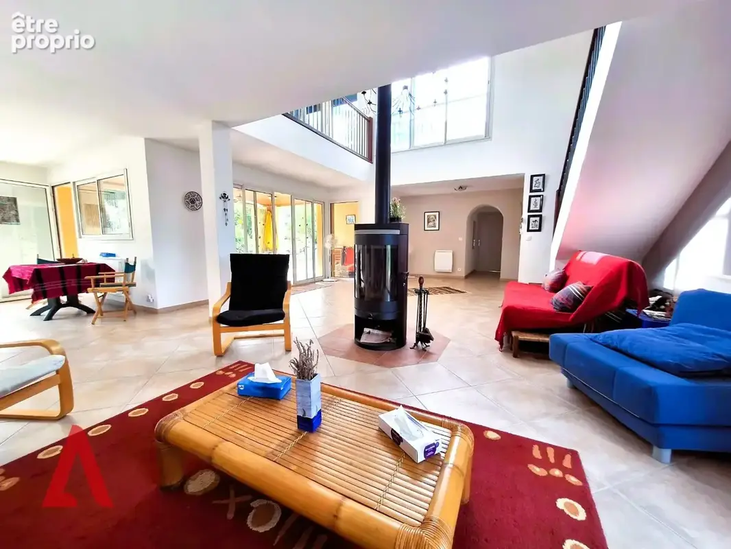 Superbe villa offrant : vue imprenable, grand terrain, piscine et un terrain de tennis! - photo 6