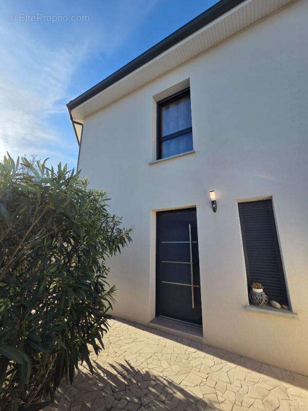 Maison à MONTELIMAR