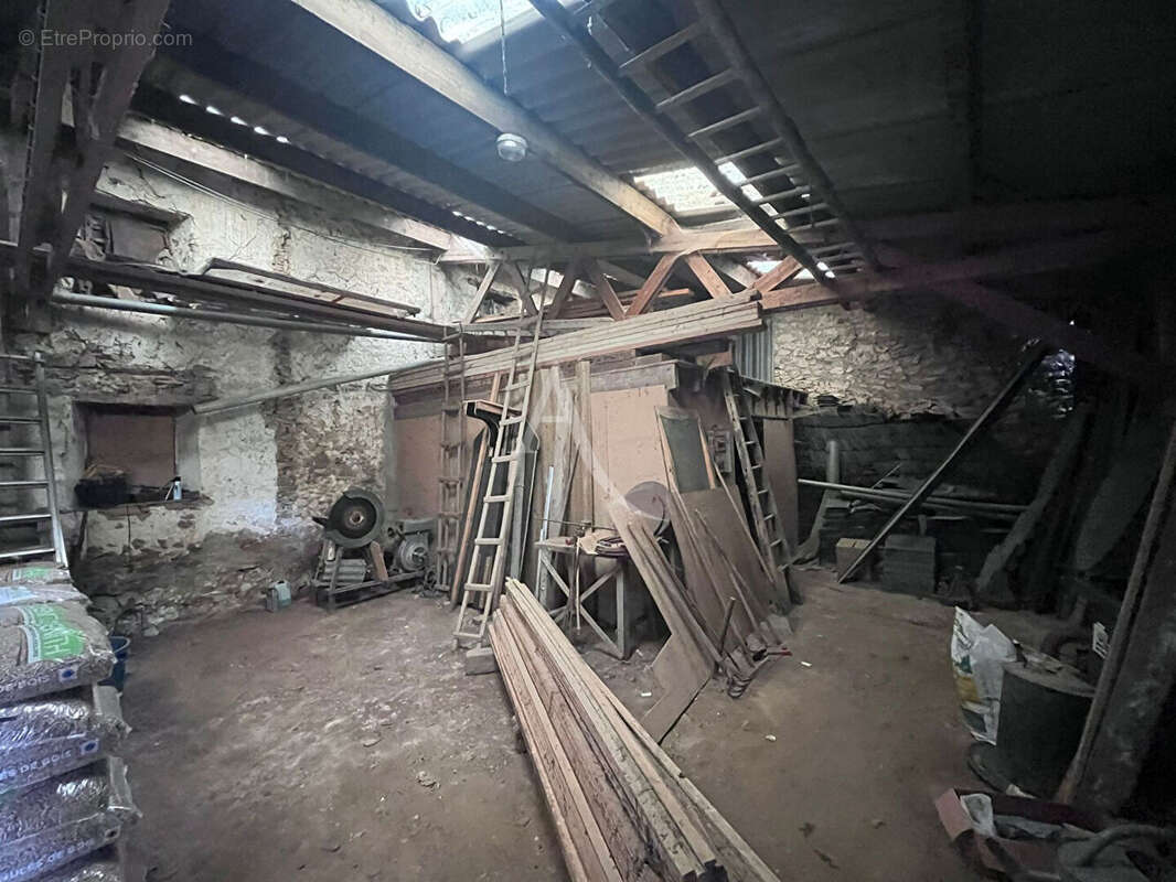 Maison à LE GENEST-SAINT-ISLE