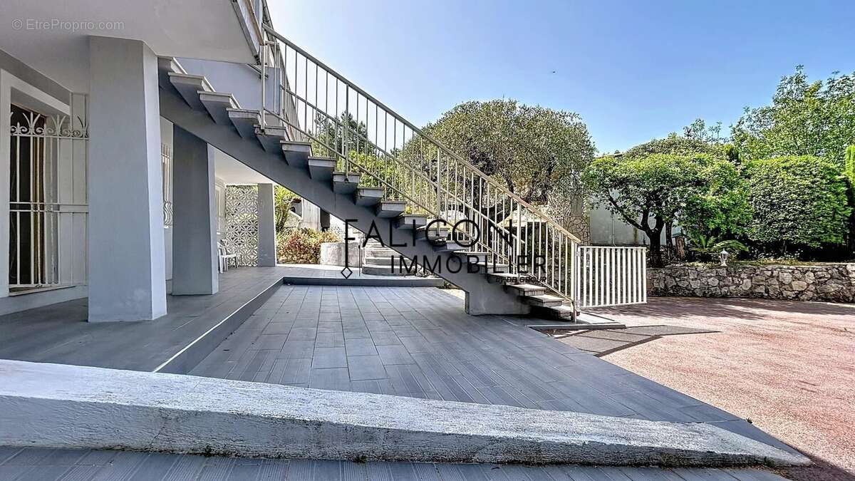 Maison à TOURRETTE-LEVENS