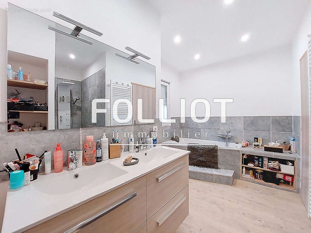 Maison à SAINTE-PIENCE