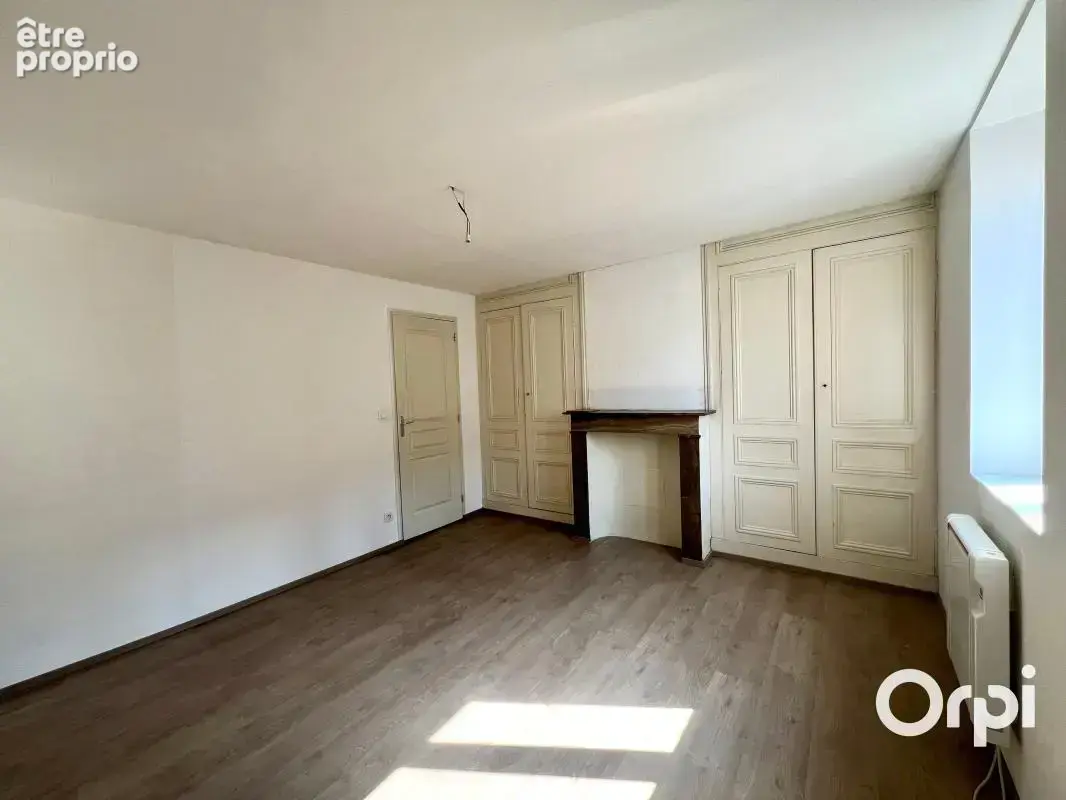  A Vendre Jolie maison de ville - Cour - 2 chambres - Mezzanine - photo 4