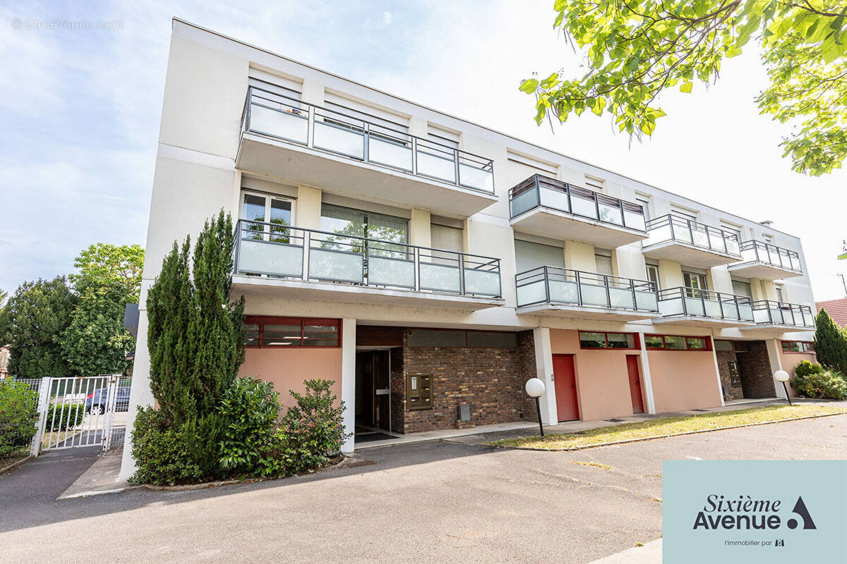 Appartement à SAINTE-GENEVIEVE-DES-BOIS