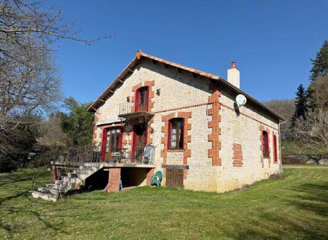 Maison à NANTEUIL-EN-VALLEE