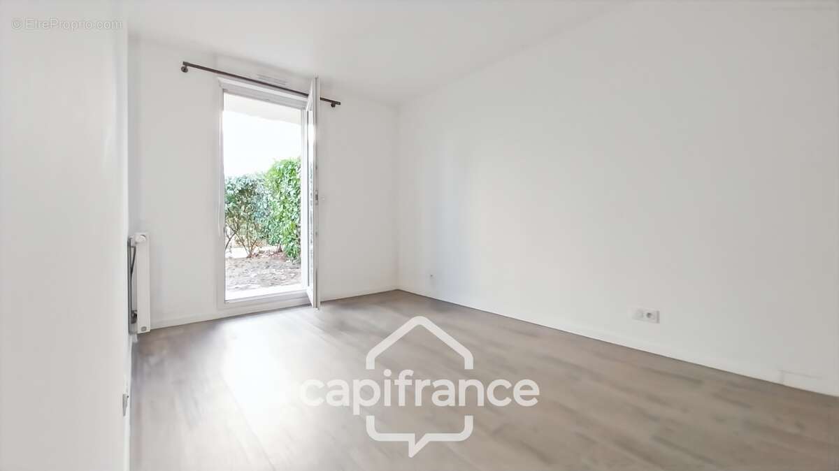 Pontault-Combault-Appartement 2 pièces-Très bon état- Résidence de 2017-Jardin-terrasse-Parking-lumineux-Bien agencé - photo 7