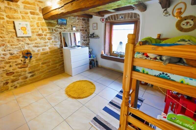 Maison à LA CHAPELLE-DEVANT-BRUYERES