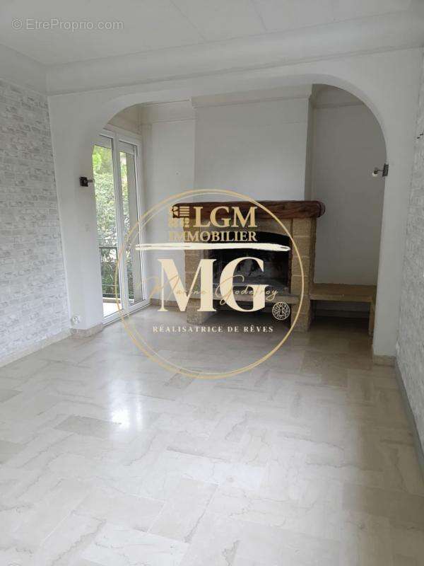 Appartement à MAUGUIO