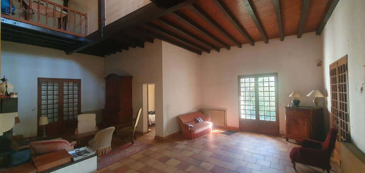 SAINT EULALIE - Belle Maison de 350m2 sur 3000m2 de terrain - photo 5