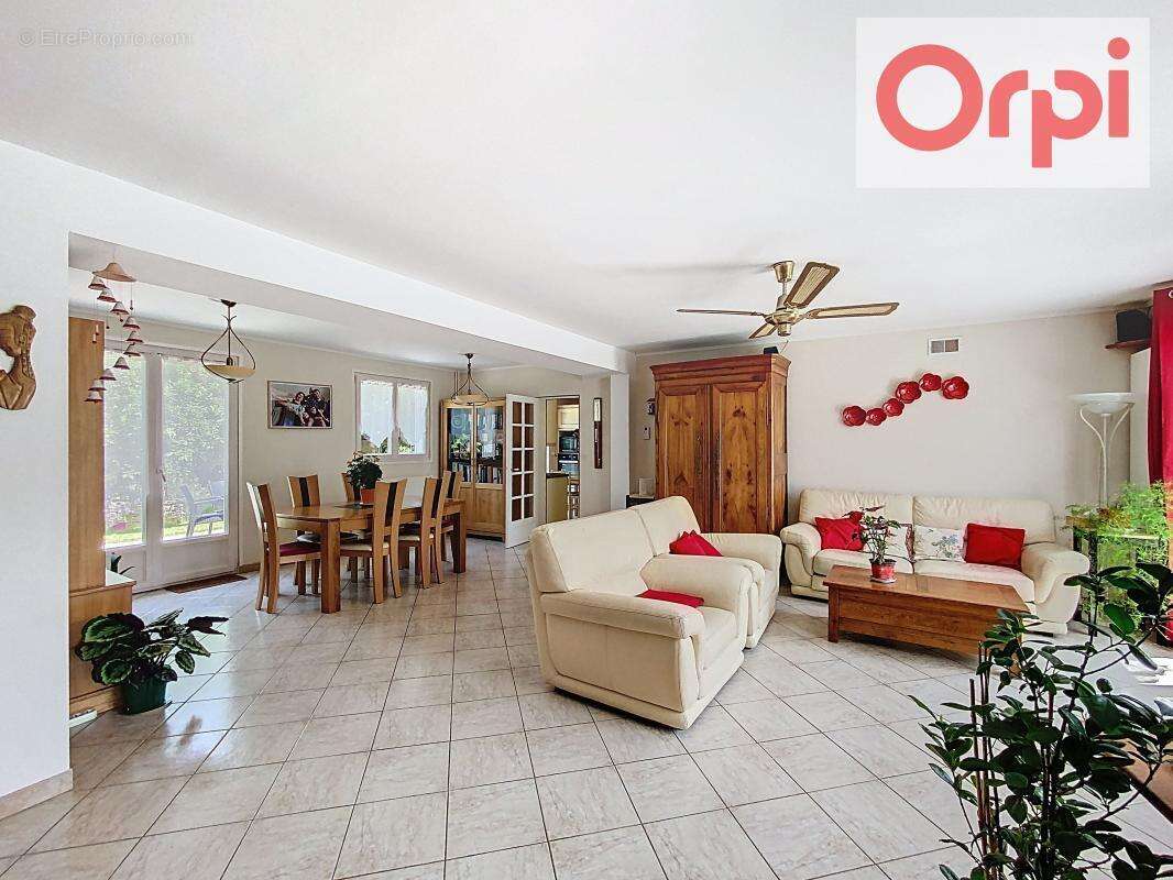 Maison à LE MESNIL-SAINT-DENIS