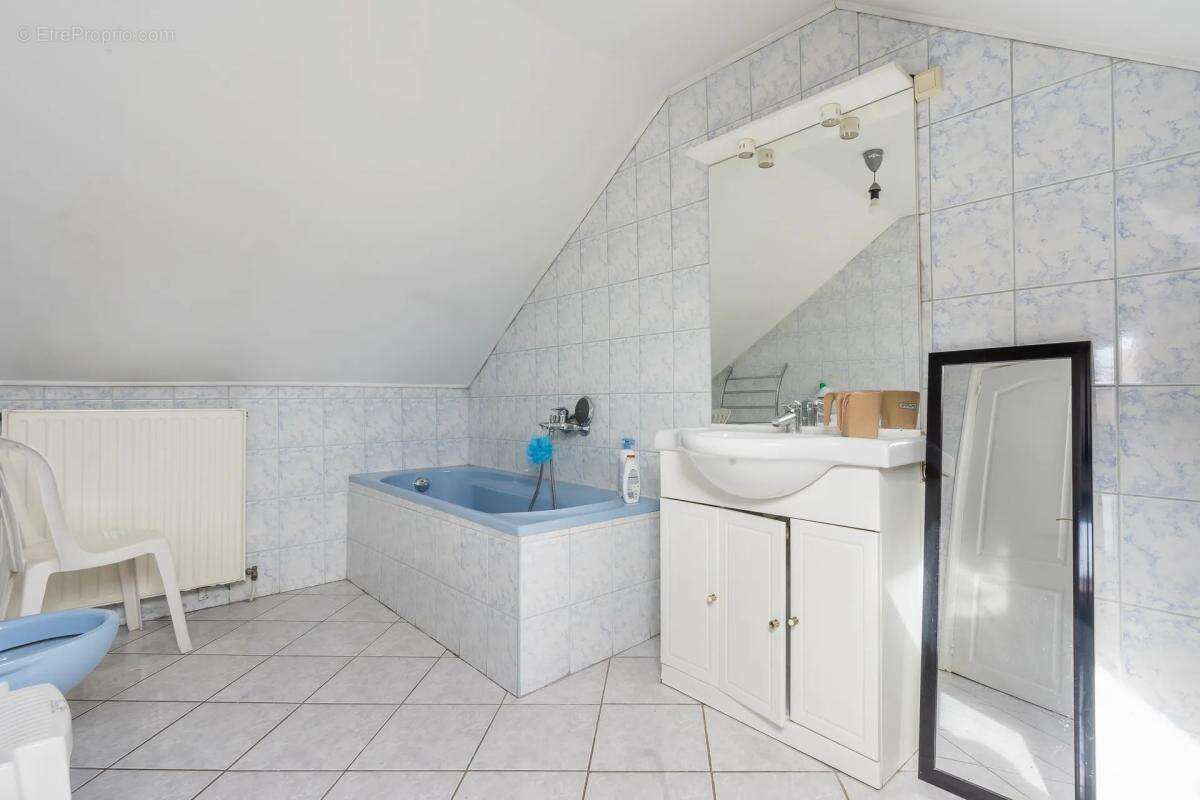 Maison de 6 pièces de 140 m² à Gagny - photo 8