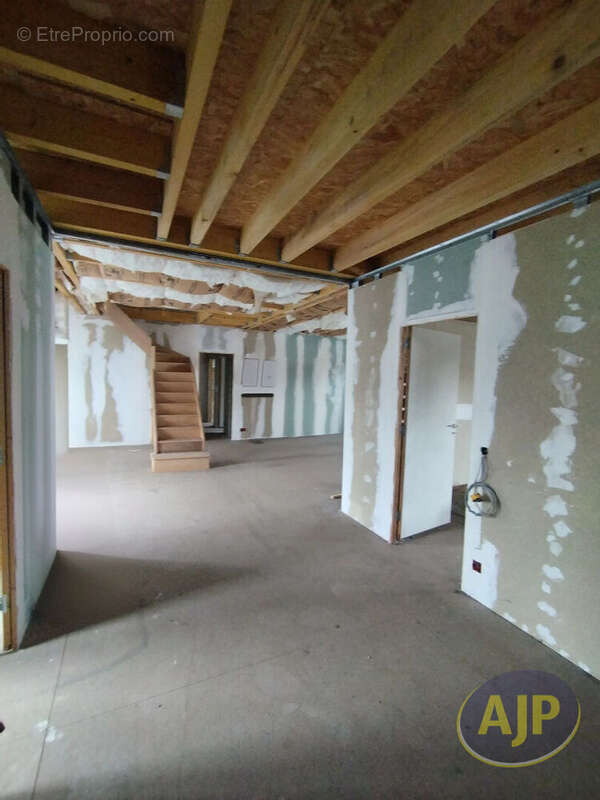 Maison à SAINT-ETIENNE-DU-BOIS