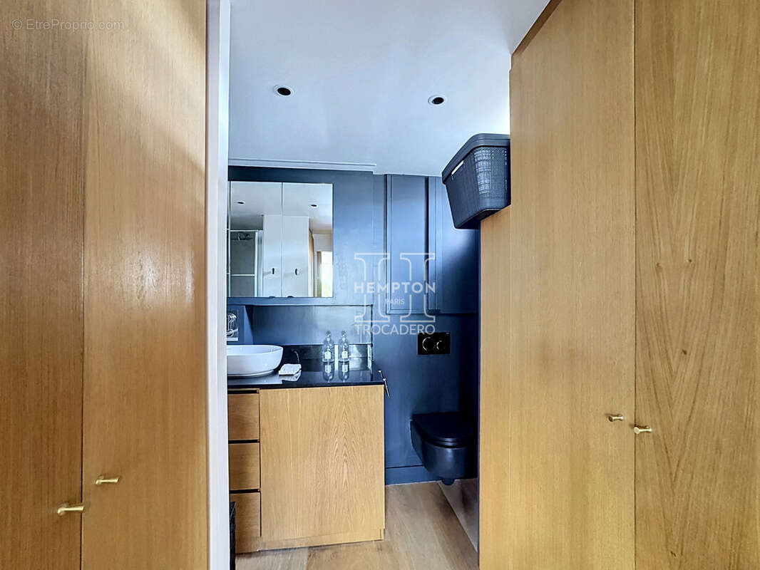 Appartement à PARIS-16E