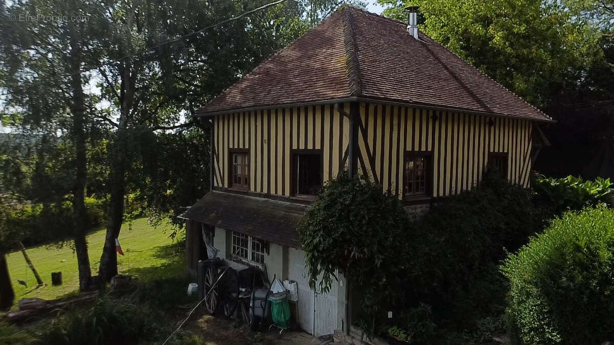 Maison à SAINT-PIERRE-SUR-DIVES