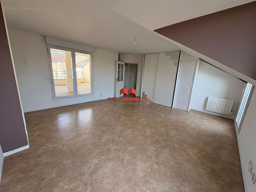 Appartement à VOISINS-LE-BRETONNEUX