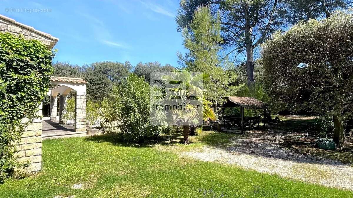 Maison à PERNES-LES-FONTAINES