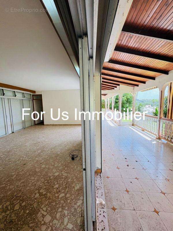 Maison à LES ABYMES