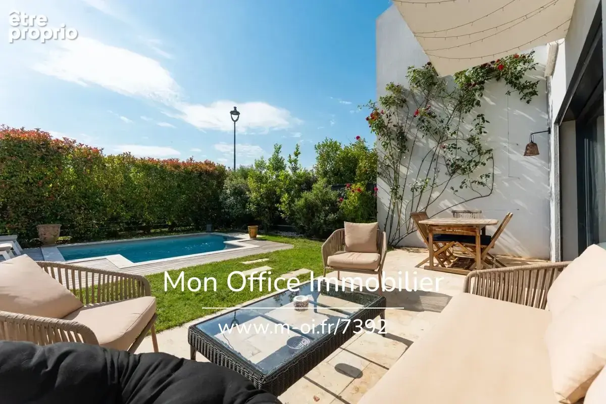 Référence : 7392-AUS - Maison 3 chambres, jardin, piscine et garage - photo 2