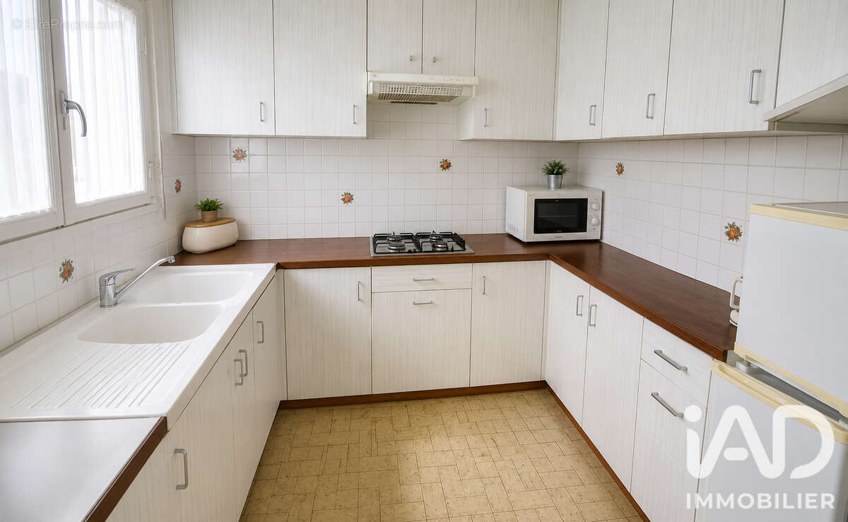 Maison 230 m² à Port-Des-Barques  - photo 6