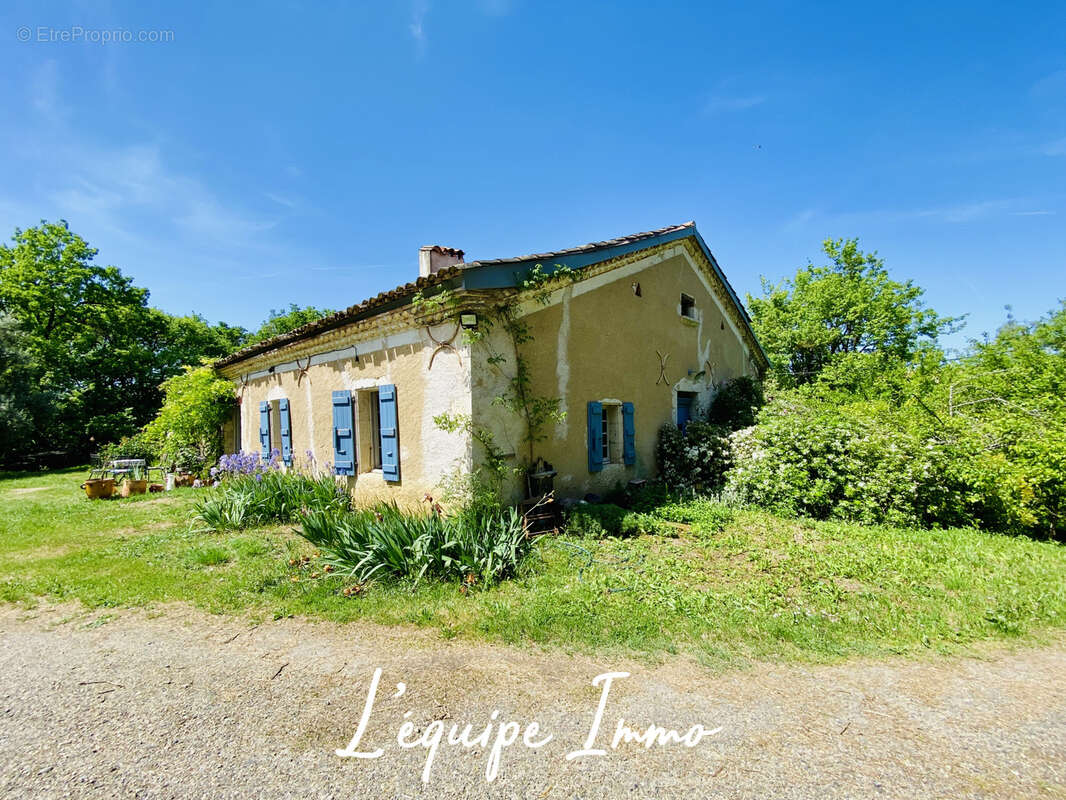 Maison à SARRANT