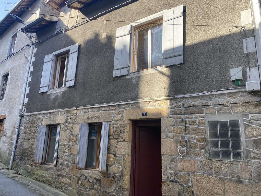 Maison à EYMOUTIERS