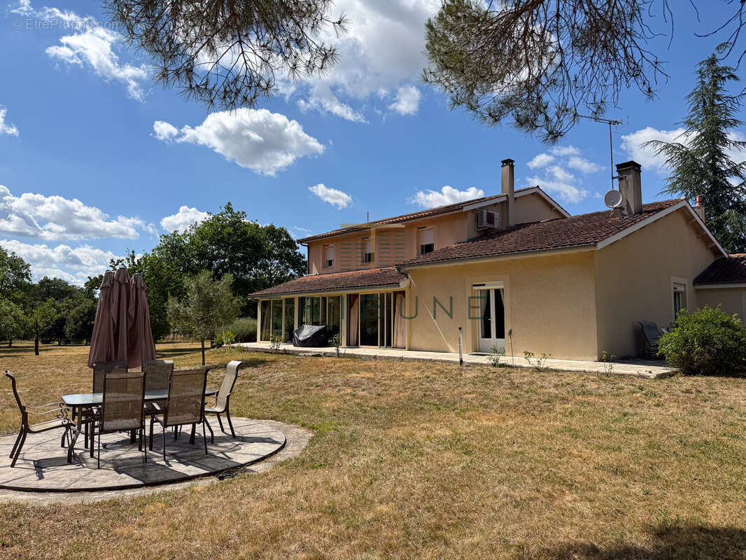 Maison 6 chambres 233m2 à Saint Antoine de Ficalba - photo 16