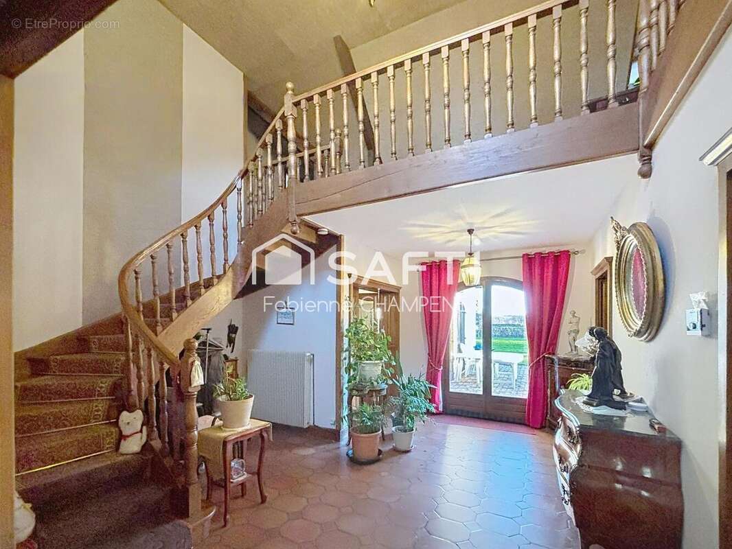 Maison 303 m² à Le Deschaux  - photo 2