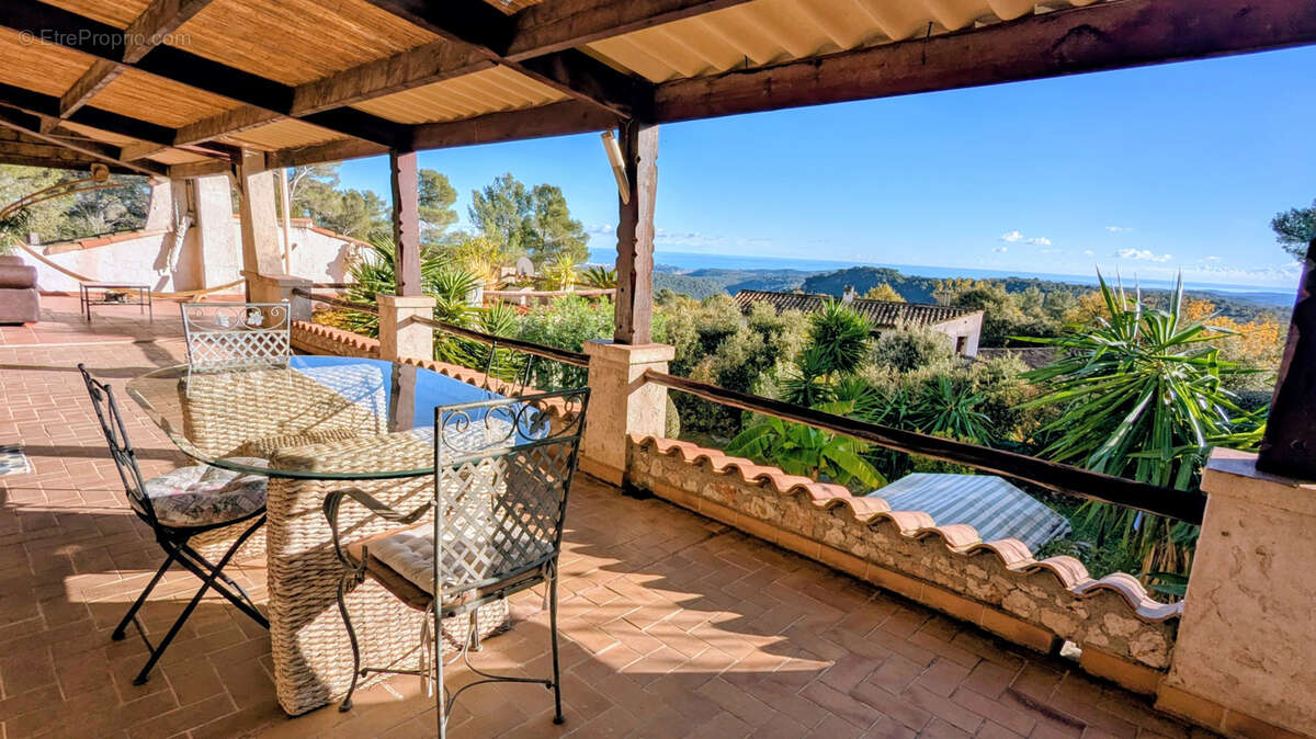 Maison à TOURRETTES-SUR-LOUP