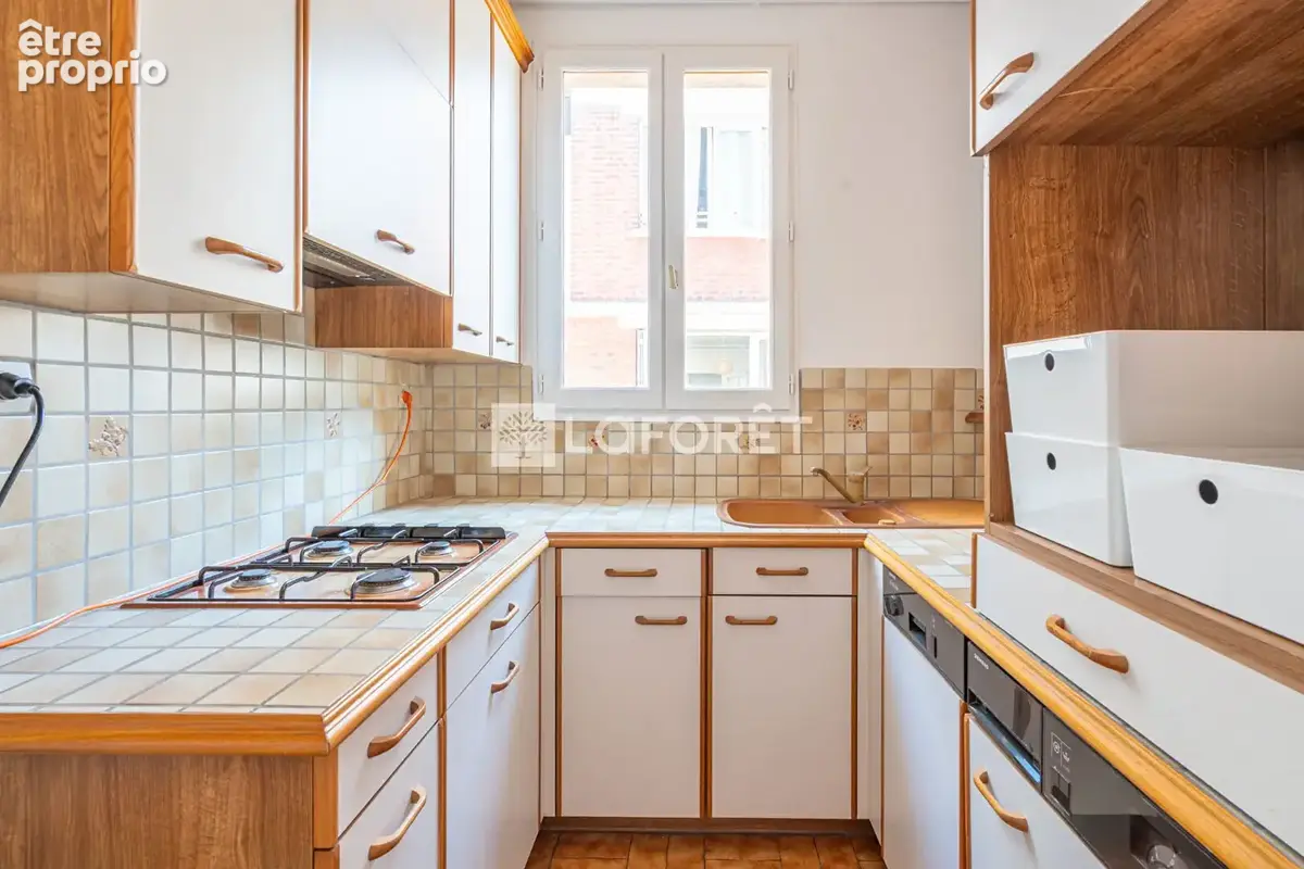 Dernier etage - traversant - tres bon etat - photo 6