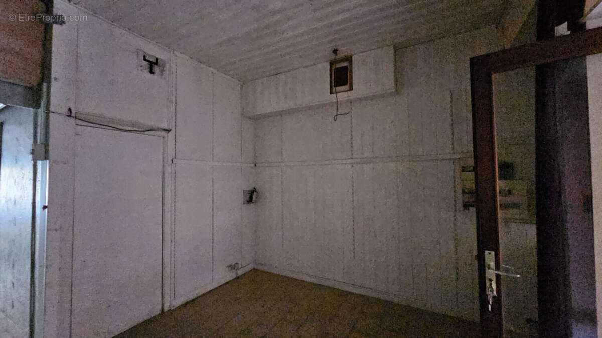 Commerce à LE PONT-DE-BEAUVOISIN