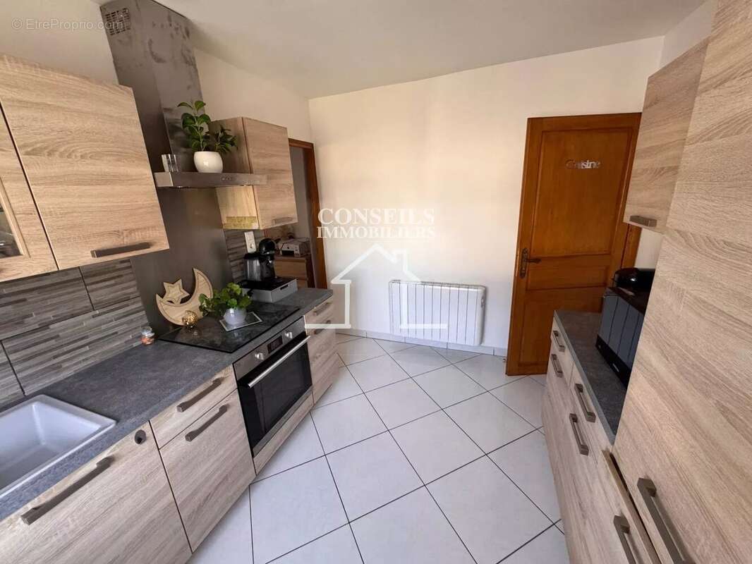 Maison à VILLENEUVE-SUR-YONNE