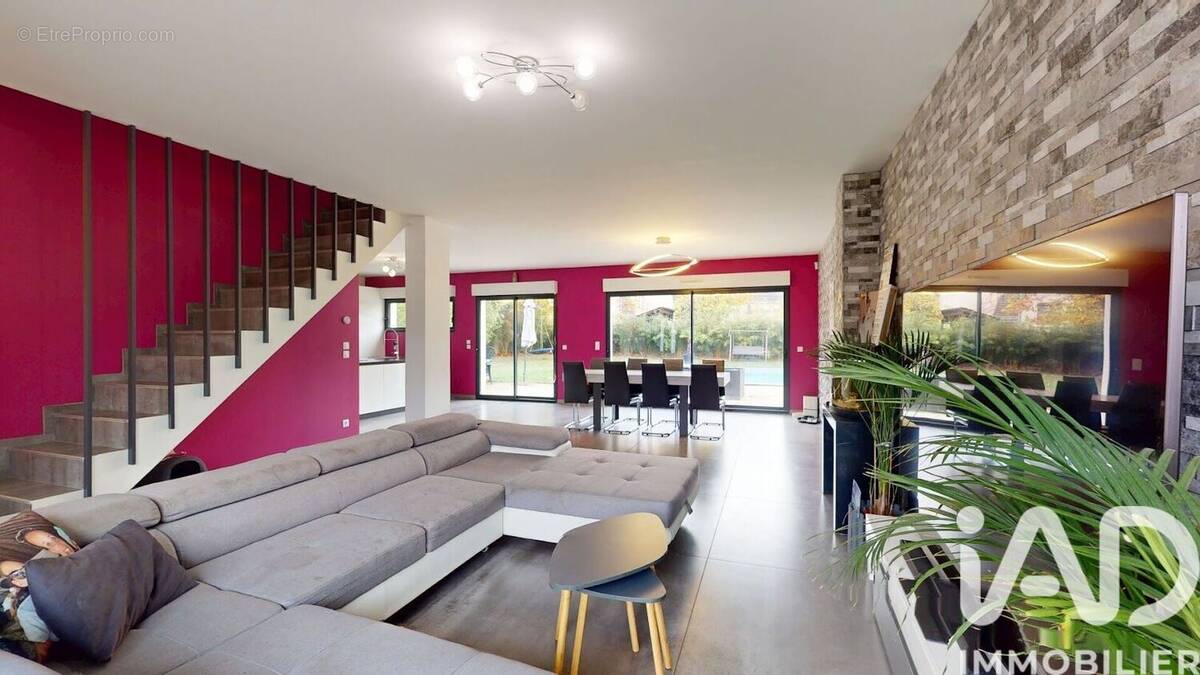 Photo 1 - Maison à BRIE-COMTE-ROBERT