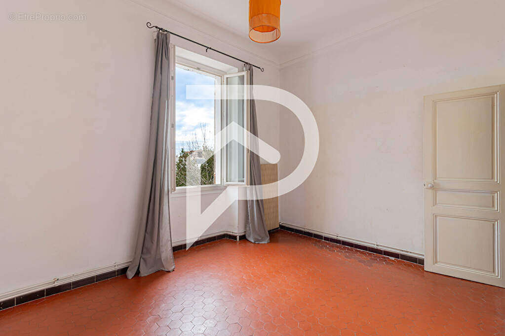 Appartement à MARSEILLE-7E