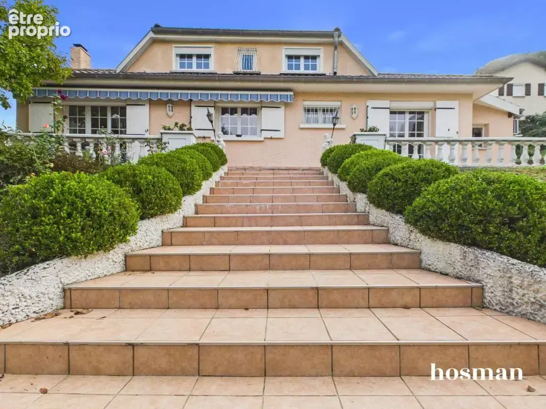 Saint-Bonnet-de-Mure — Maison familiale d'exception avec ascenseur privé & prestations haut de gamme - photo 2
