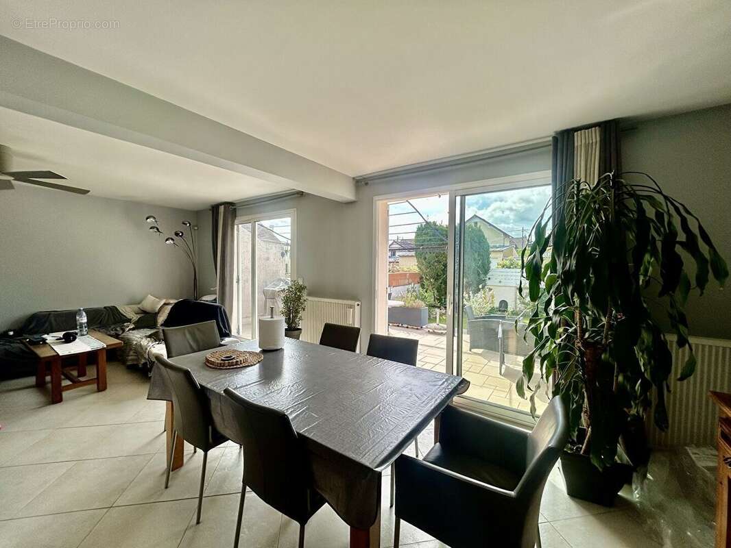 Maison à CHAMPS-SUR-MARNE