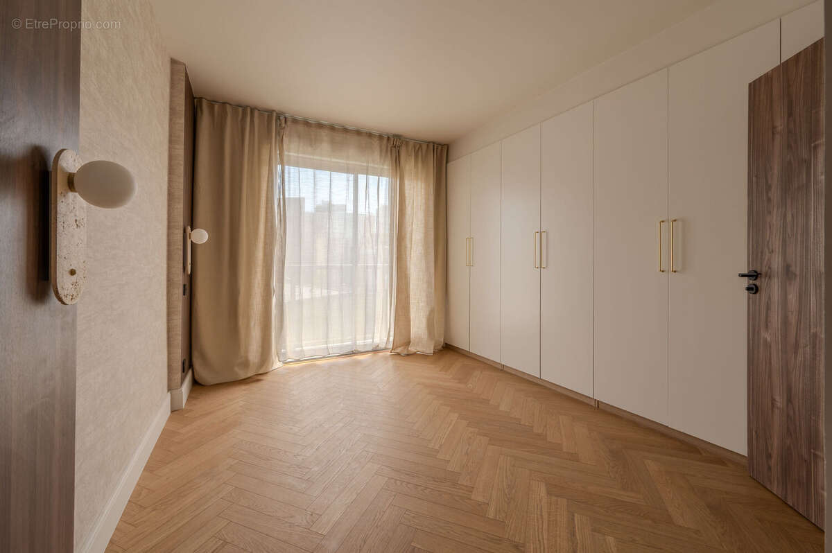 Appartement 90 m² à Paris-15e  - photo 4