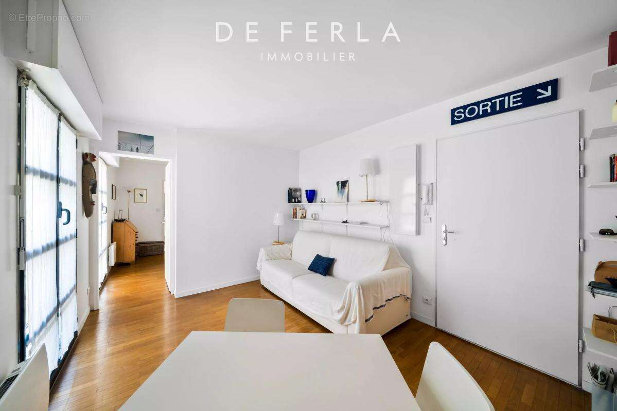 Appartement à PARIS-14E