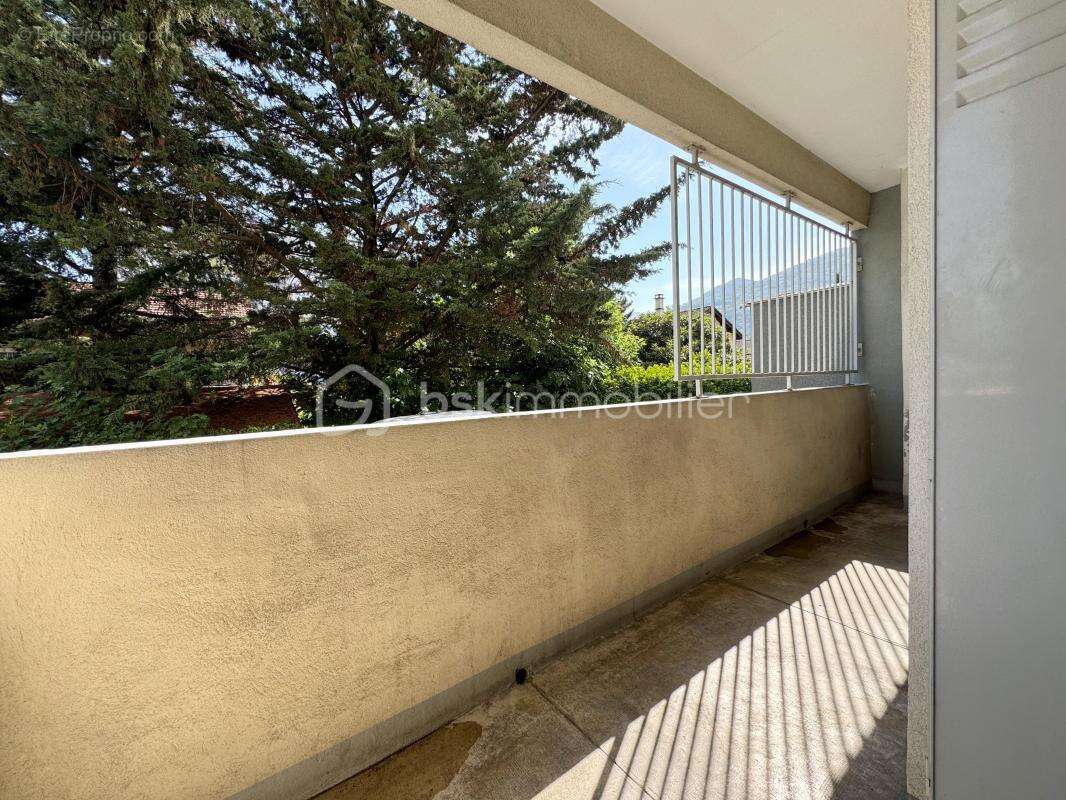 Saint-martin-d'hères — t4 traversant de 60 m², résidence fermée et sécurisée - photo 2
