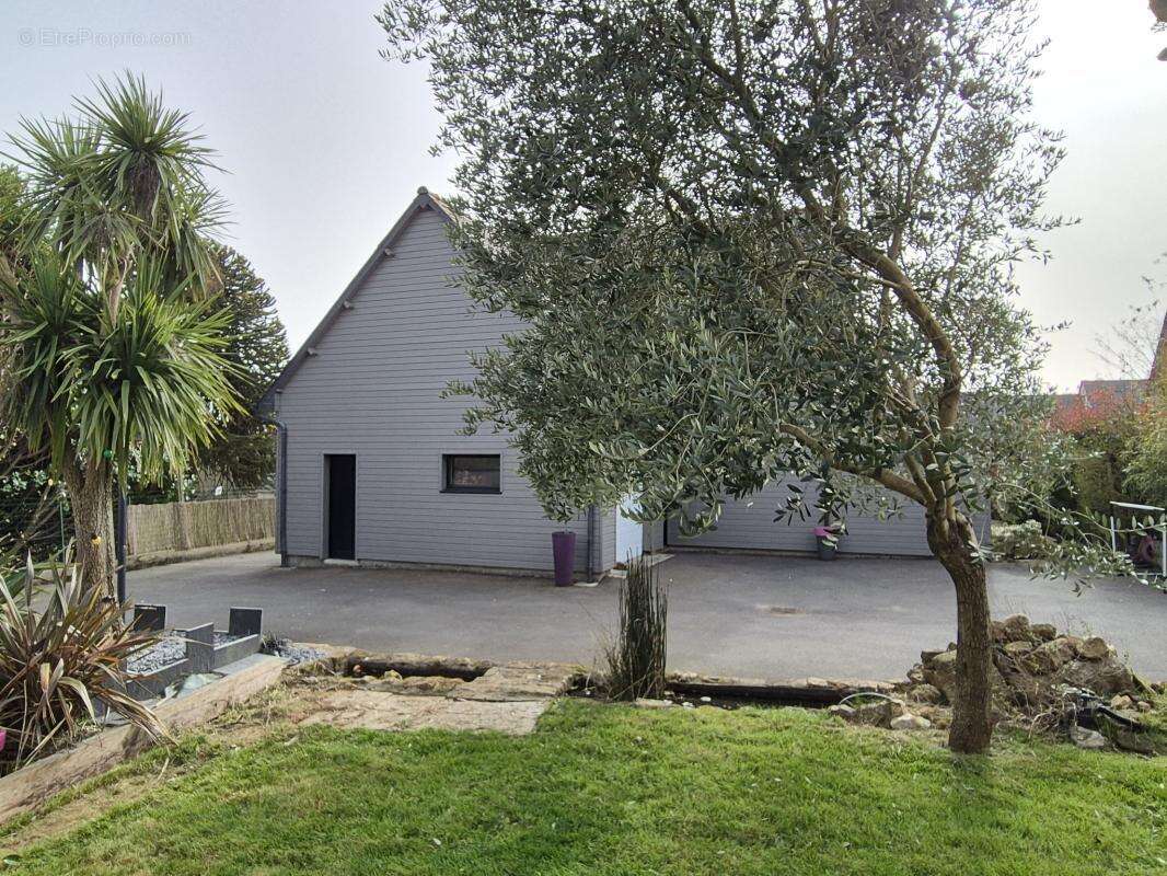 Maison à MEZIERES-SUR-COUESNON
