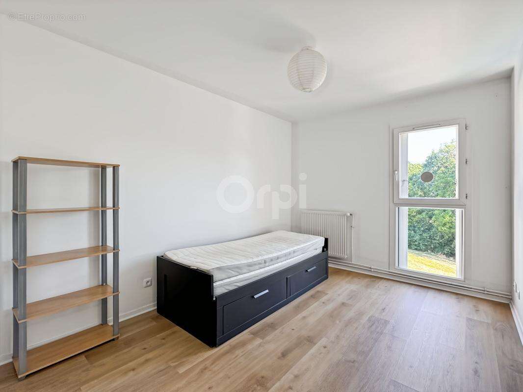 EVREUX - Maison familiale en triplex - 3 chambres, garage et jardin - photo 7