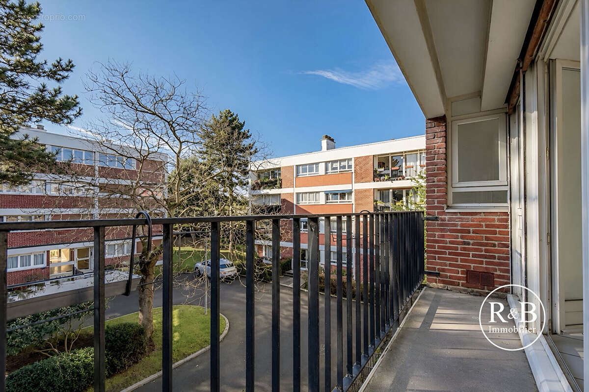Appartement à LES CLAYES-SOUS-BOIS