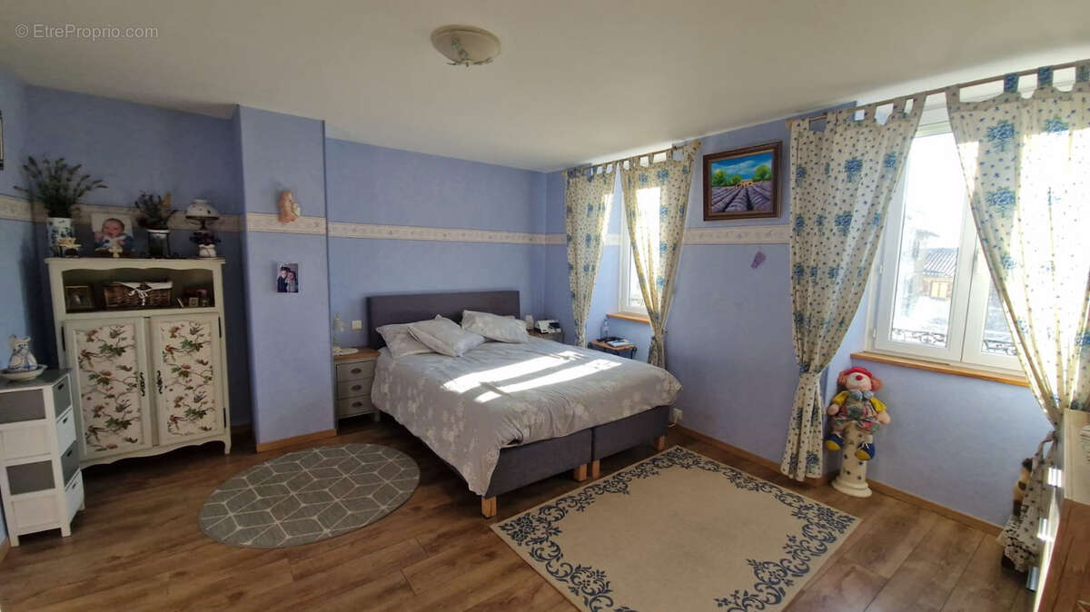 Maison à LA ROCHE-BLANCHE