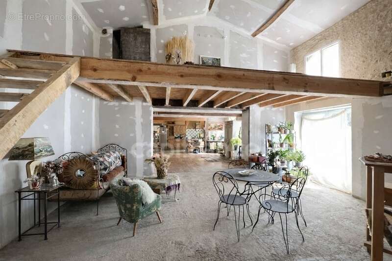 Longère charentaise de 131 m² avec dépendance et hangar - Fort potentiel - Vanzac (17) - photo 5
