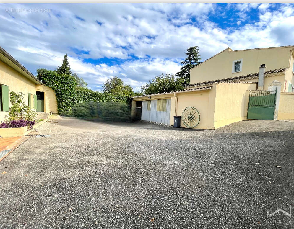 Ensemble immobilier rare au cœur de bollène   2 habitations   vue collégiale saint-martin   garages   cour int - photo 19